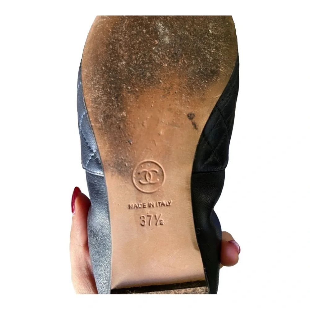 Chanel  shoes Loafers Navy Lamb leather quilted CC logo Flats sz 37.5 - Picture 9 of 11